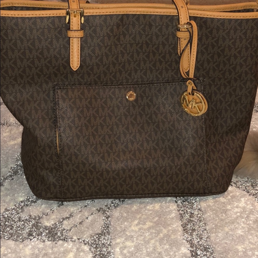 Michael Kors jet set logo tote great condition!